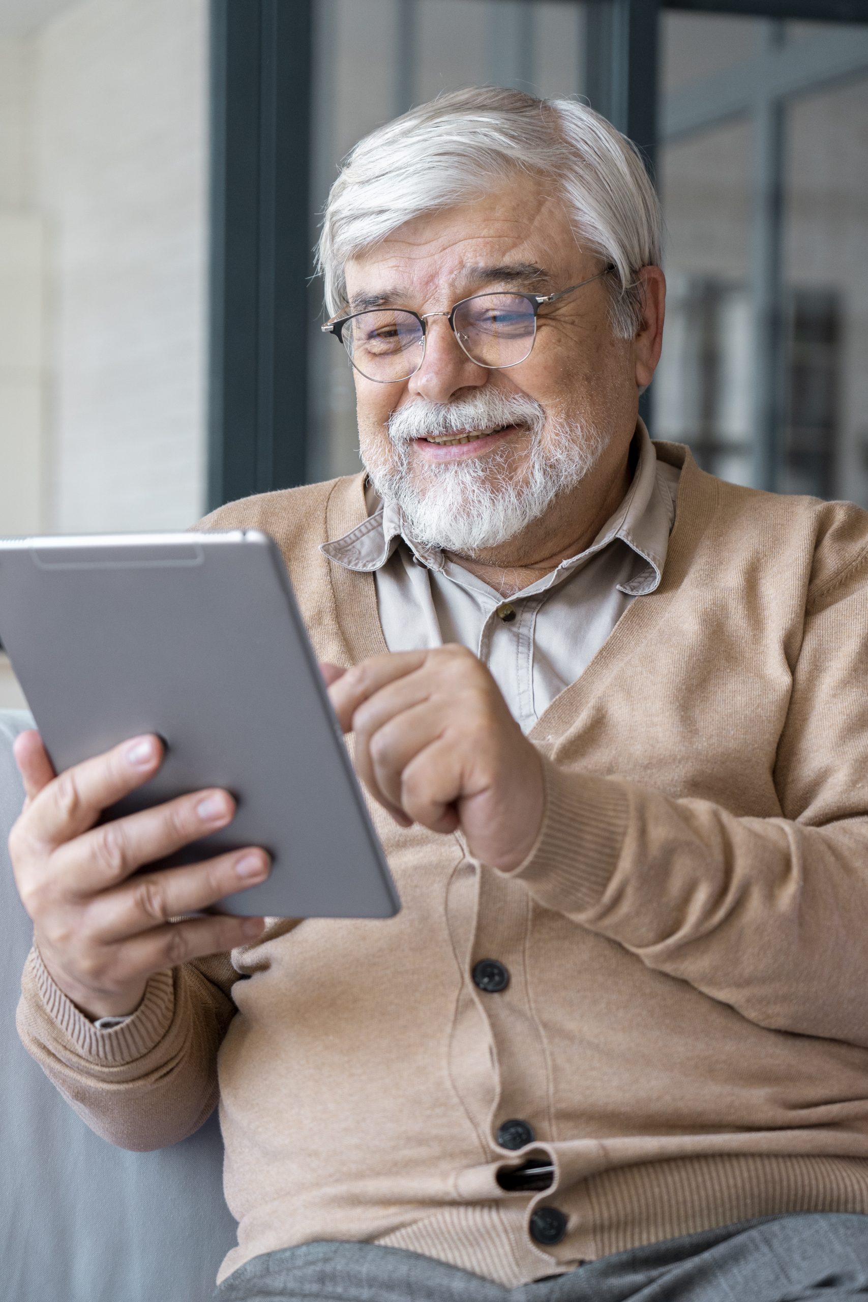 https://solarsolutionsdallas.com/wp-content/uploads/2024/09/close-up-senior-person-while-learning-scaled.jpg